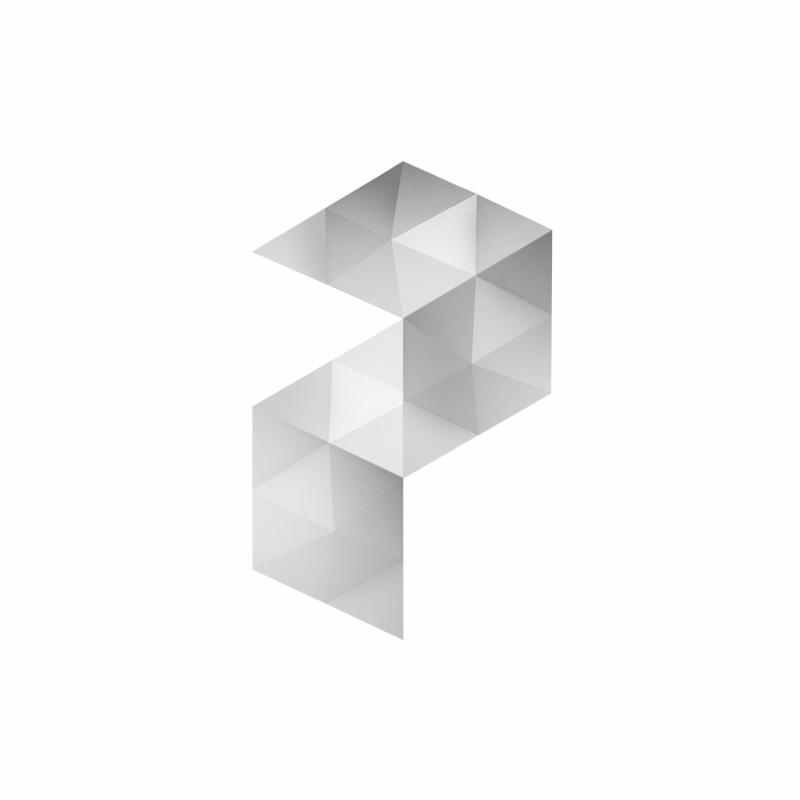 Abstrakcyjne logo firmy w formie trójwymiarowej litery P zbudowanej z trójkątów w odcieniach szarości na białym tle.