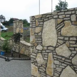ściany, ogrodzenia