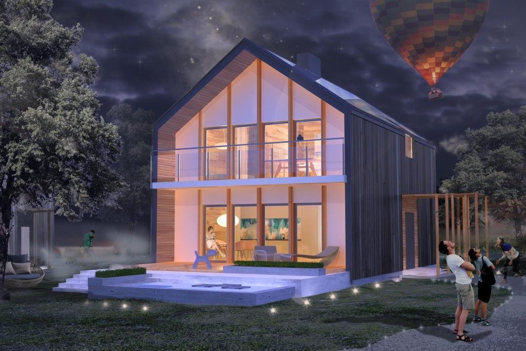 Dwukondygnacyjny budynek z drewna w nocnej scenerii, z balonem w tle. Nowoczesna architektura, przeszklona fasada, oświetlony taras i grupa osób obserwująca lot balonu.