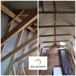 Kolaż przedstawiający ocieplenie poddasza: po lewej drewniana konstrukcja dachu z szarą izolacją, po prawej dach po ociepleniu pianką z widocznym kominem i logo firmy Salus Expo.