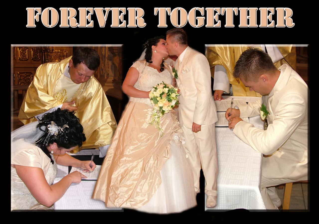 Panna młoda w sukni ecru z bukietem całuje pana młodego w kremowym garniturze, obok podpisują dokumenty świadkowie w kościele.