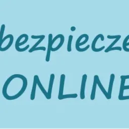 Grafika z napisem '@bezpieczenia ONLINE' w odcieniach niebieskiego, symbolizująca bezpieczeństwo w internecie.