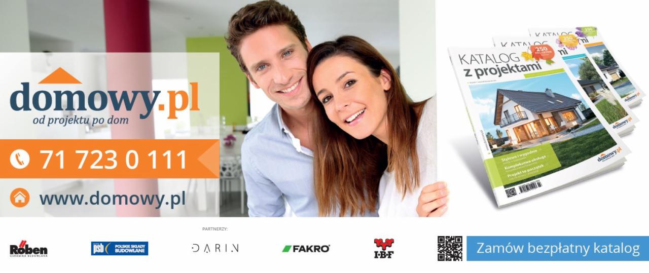 Uśmiechnięta para prezentuje katalogi z projektami domów od domowy.pl. Widoczne logo firmy, numer telefonu i partnerzy. Zachęta do zamówienia bezpłatnego katalogu.