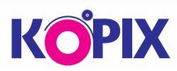 Logo firmy KOPIX z nazwą w kolorze granatowym, z elementem graficznym w postaci różowego okręgu w miejscu litery 'O' oraz małą granatową zębatką nad nim.