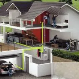 Przekrój 3D domu z zaznaczonym schematem instalacji ogrzewania, przedstawiający działanie systemu z wykorzystaniem urządzenia, z pracownikami w różnych pomieszczeniach podczas instalacji.