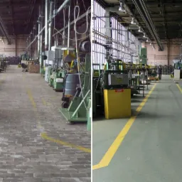 Zdjęcie przedstawia porównanie stanu posadzki w hali produkcyjnej przed i po renowacji. Po lewej stronie widoczna jest stara, popękana posadzka z cegły, a po prawej nowa, gładka, zielona...