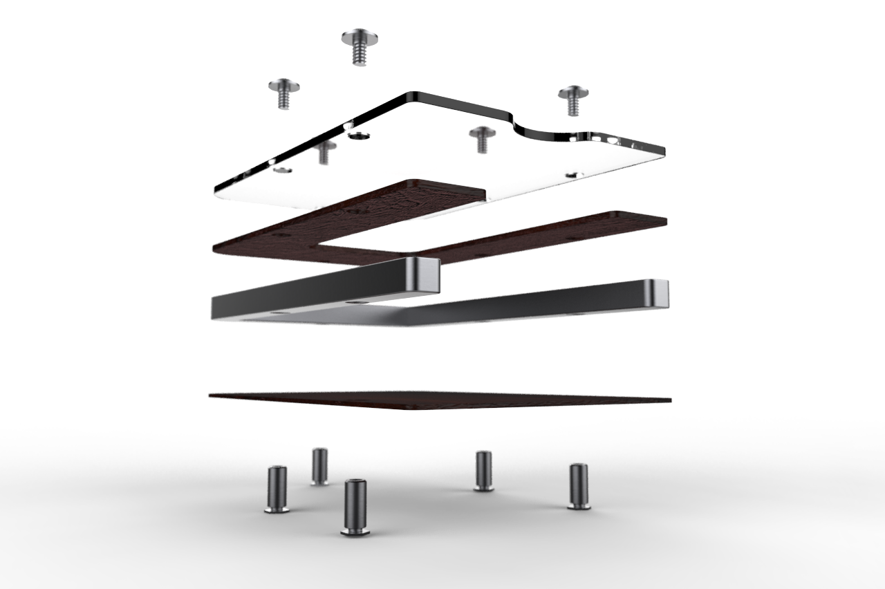 Rozłożony model 3D konstrukcji z metalu, drewna i przezroczystego tworzywa, ukazujący elementy składowe i ich wzajemne relacje, na białym tle.
