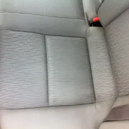 Kanapa samochodowa po praniu ekstrakcyjnym