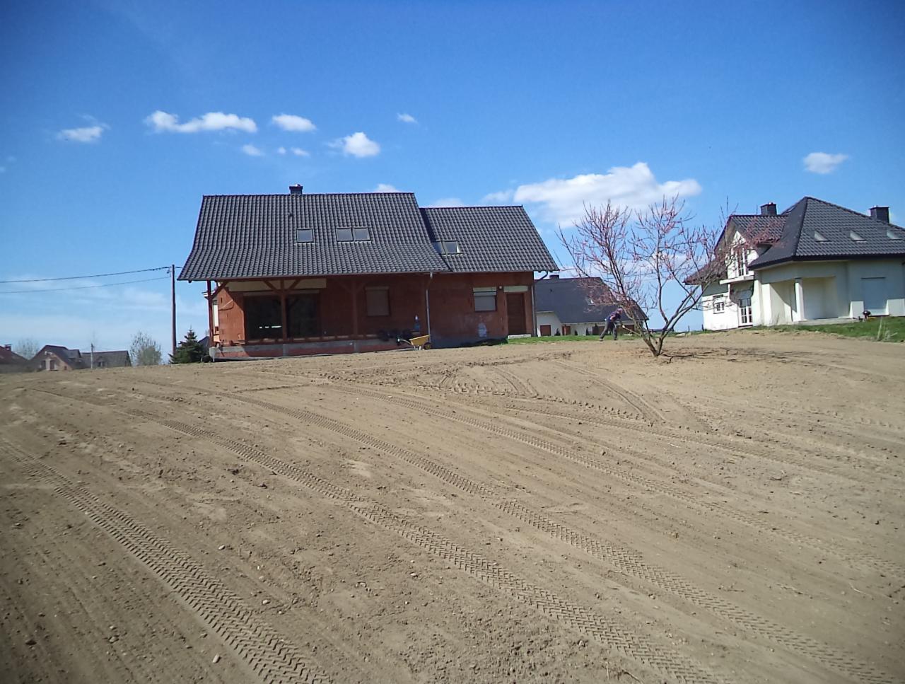 gotowe podłoze pod wysiew trawy