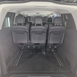 7 wygodnych miejsc dla podróżnych, duży bagażnik.