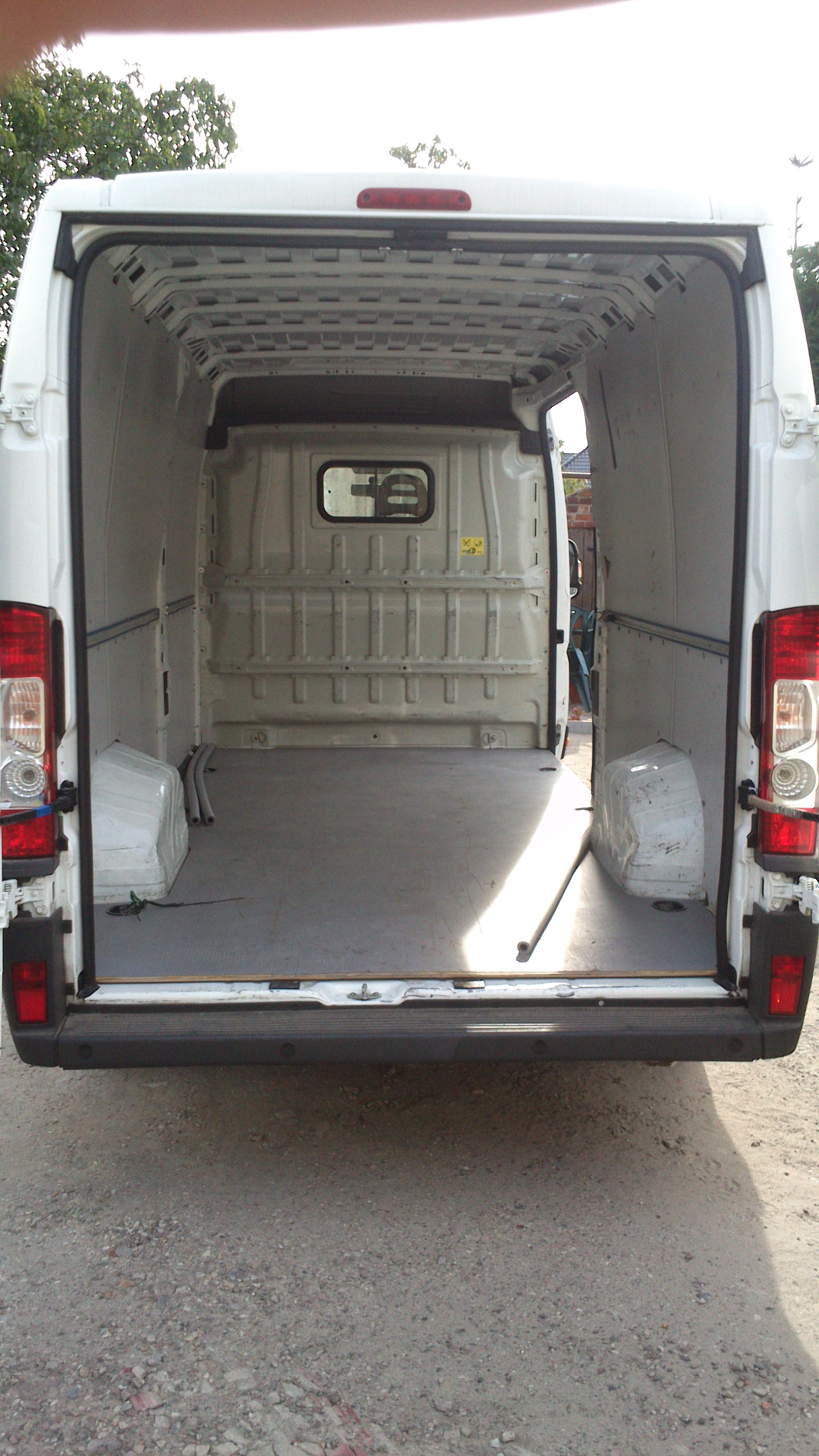 wymiary: dł.4,05 m, szer.185 cm, wys.190 cm