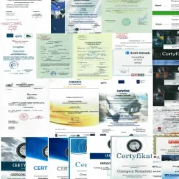 Kompilacja certyfikatów i świadectw, w tym certyfikaty Microsoft, EPS, Kroll Ontrack, Comarch. Różne style i formaty dokumentów, zbliżenie na teksty i logotypy.