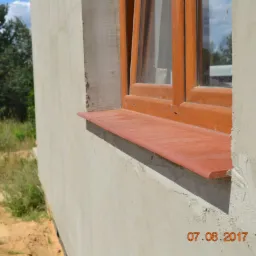 Montaż parapet&oacute;w zewnętrznych