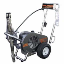 Profesjonalny agregat malarski Airlessco HSS 9000 z hydraulicznym napędem, widoczny z boku, na białym tle. Model z wentylatorem i kołami.