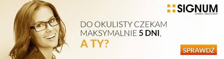 Uśmiechnięta kobieta w okularach na tle reklamy Opieki Medycznej Signum z informacją o krótkim czasie oczekiwania do okulisty.