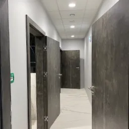 Montaż sufitu i malowanie ścian