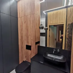 Zabudowa łązienki - lakier antracyt mat w połączeniu z płyta craft złoty 003