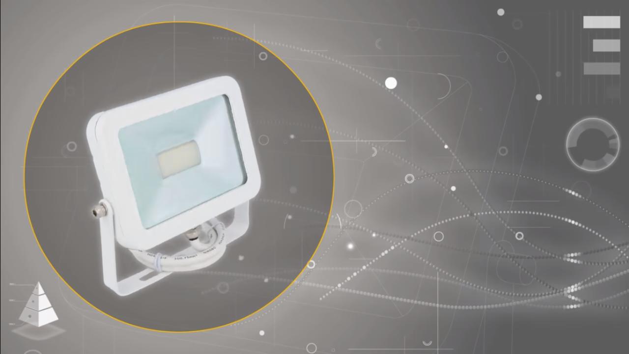 Biały reflektor LED na szarym tle z elementami graficznymi. Produkt oświetleniowy w okręgu, z widocznym kablem i elementami mocującymi.