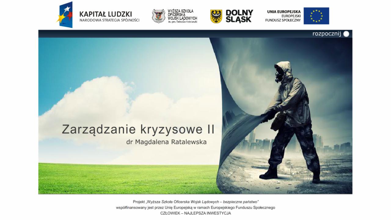 Grafika: Prezentacja 'Zarządzanie kryzysowe II' z wizualizacją osoby w masce gazowej na tle zniszczonego miasta, symbolizująca sytuacje kryzysowe. Logo uczelni i funduszy UE.