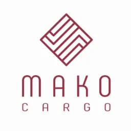 Logo firmy MAKO CARGO z geometrycznym symbolem rombu powyżej nazwy, utrzymane w bordowej kolorystyce na białym tle.