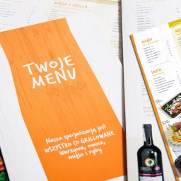 Projekt i druk menu dla restauracji wraz ze zdjęciami aranżowanymi.