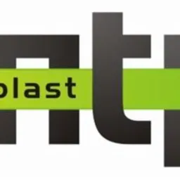Logo firmy Met-Plast: czarne, geometryczne litery 'mtp' przecięte poziomym, zielonym paskiem z napisem 'met-plast' w kolorze czarnym.