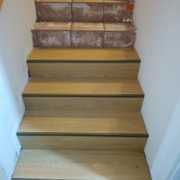 Obudowa starych schodów 