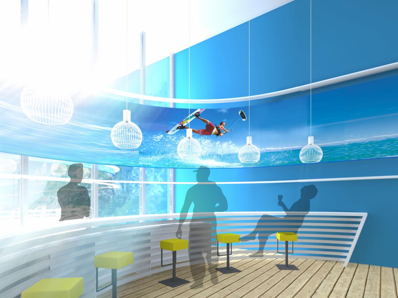 Nowoczesna aranżacja baru z motywem wodnym: panoramiczny ekran z kitesurferem, wiszące lampy w kształcie kul, drewniana podłoga i żółte hokery.