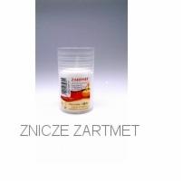 Plastikowy pojemnik z białymi zniczami Zartmet na jasnym tle. Widoczna etykieta z grafiką płomienia i owoców. Minimalistyczny styl.