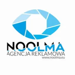 Logo firmy NOOLMA z symbolem oka w odcieniach błękitu i napisem 'Agencja Reklamowa' oraz adresem strony internetowej www.noolma.eu.