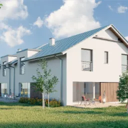 Wizualizacja szeregu nowoczesnych domów jednorodzinnych z jasną elewacją i niebieską dachówką, z drewnianymi tarasami, minimalistycznymi meblami ogrodowymi i bujną zielenią wokół.