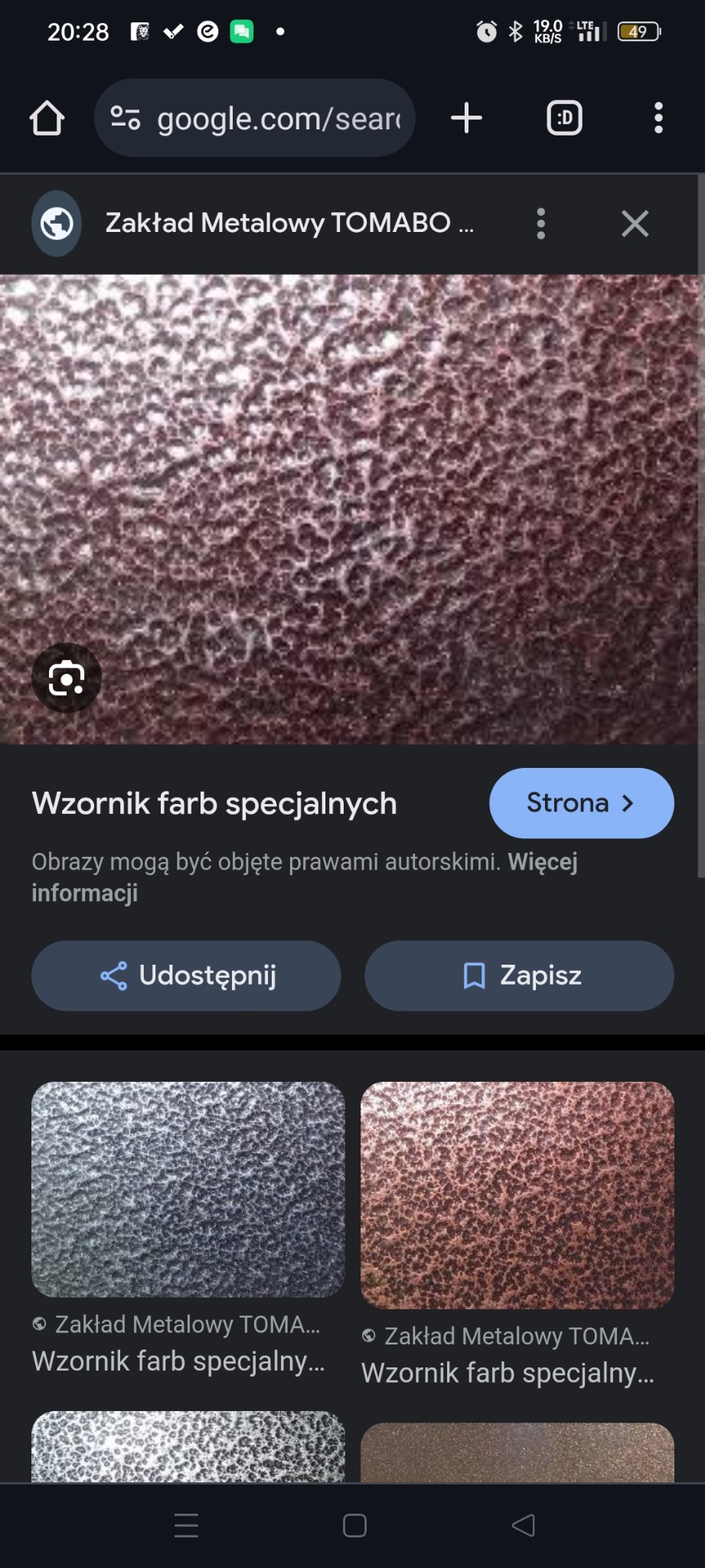 Powierzchnia metalowa z fakturą skorupy w odcieniach brązu, prezentowana jako wzornik farb specjalnych w wyszukiwarce Google na ekranie telefonu.