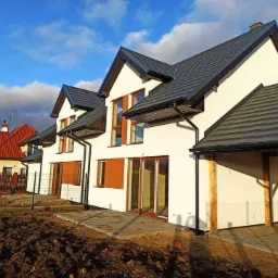domy jednorodzinne w zabudowie szeregowej i bliźniaczej