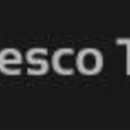 Logo Resco Trade: szary symbol koła z promieniami i nazwa firmy na ciemnym tle. Minimalistyczny design, nowoczesny font.