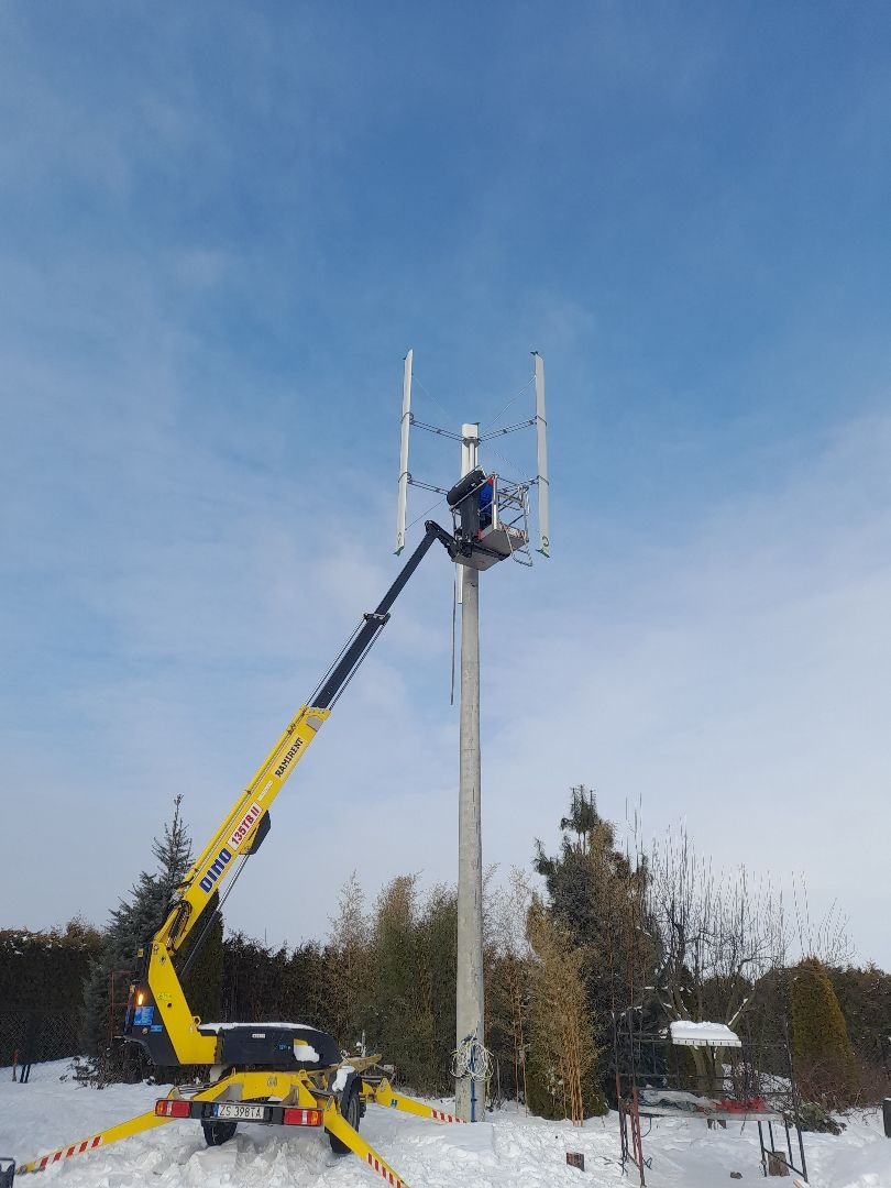 Montaż turbiny wiatrowej
