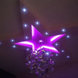 Podświetlany sufit z gwiazdą w kolorze fioletowym i dekoracyjnym żyrandolem. Małe punkty świetlne rozmieszczone wokół gwiazdy tworzą unikalny efekt.