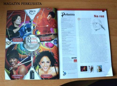 Otwarty magazyn 'Perkusista' z okładką prezentującą perkusistów i artykuły w Opole. Widoczne zdjęcia i tekst. Magazyn leży na drewnianym stole.