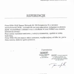 Skan dokumentu referencyjnego firmy Makat dla firmy TOM-FLIZ, potwierdzający terminowe i staranne wykonanie prac glazurniczych, w tym układanie płytek na posadzkach, schodach i elewacji...