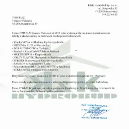 Skan referencji od firmy TOM-FLIZ dla K&K HydroBud, potwierdzające wykonanie prac glazurniczych i wykończeniowych na budowach wielkopowierzchniowych, z listą zrealizowanych projektów i adresem...