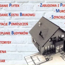 Grafika przedstawia model domu umieszczony na planie architektonicznym, z listą usług budowlanych, w tym układanie płytek i kostki brukowej, adaptacje pomieszczeń, docieplanie budynków, tynki...