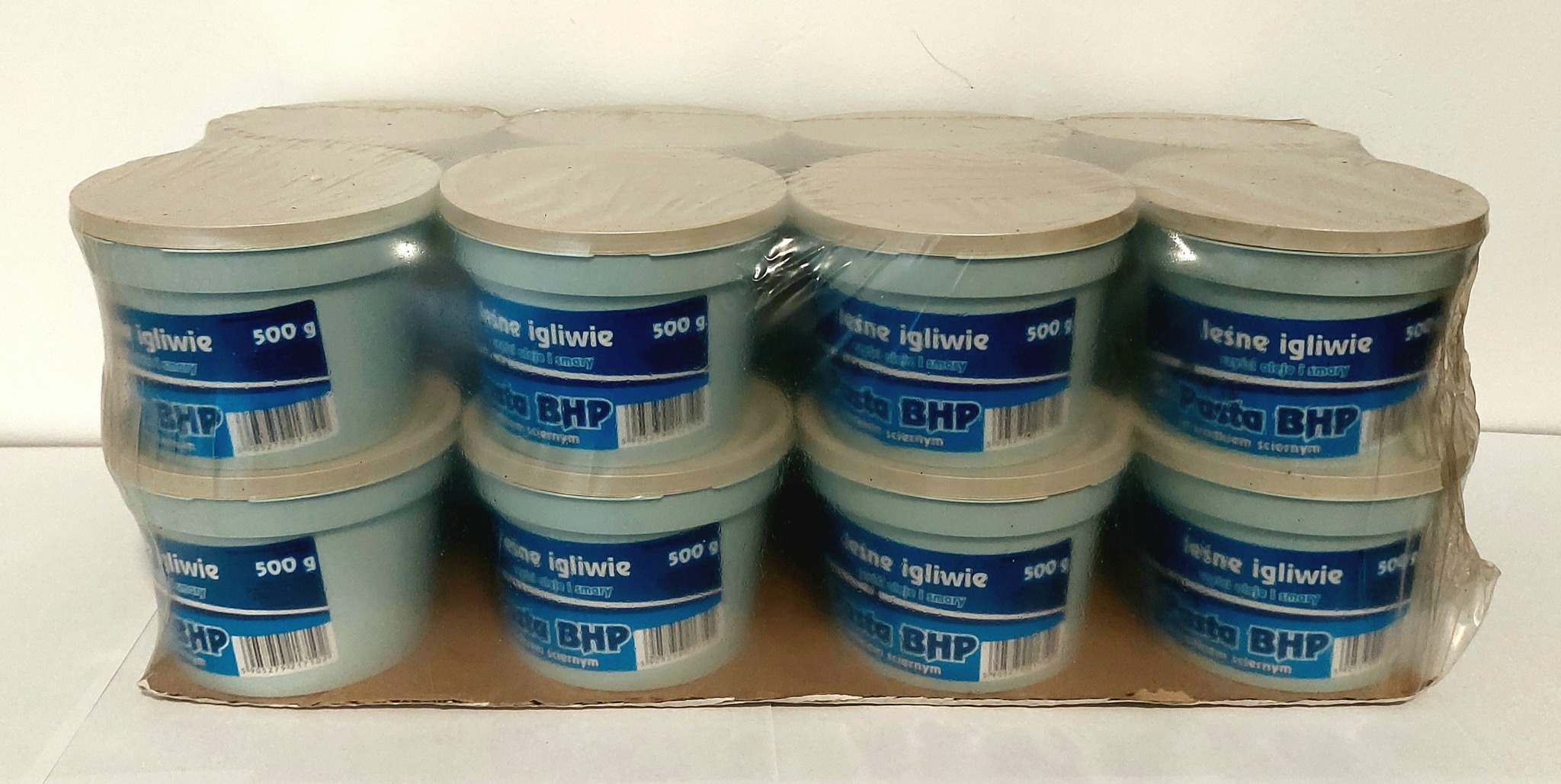 Zafoliowane opakowanie zbiorcze zawierające dziesięć pojemników z pastą BHP do mycia rąk, każdy o wadze 500g, z widocznymi etykietami informacyjnymi.