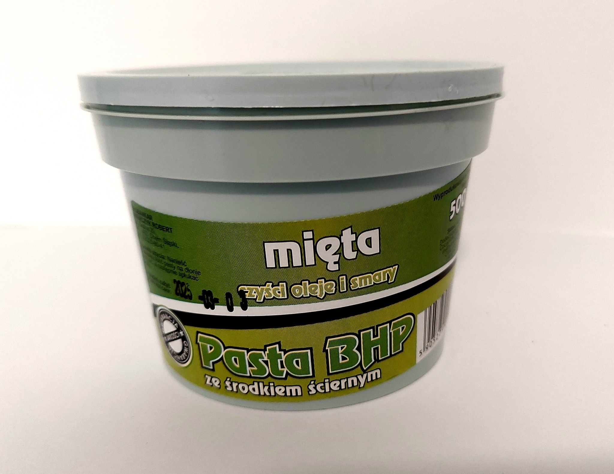 Pojemnik z pastą BHP o zapachu mięty, przeznaczona do usuwania zabrudzeń z oleju i smarów, z datą ważności 2025, na białym tle.