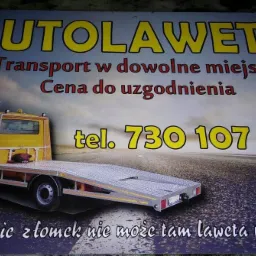 Reklama lawety z żółtym pojazdem na tle drogi i hasłem 'Gdzie złomek nie może, tam laweta pomoże' oraz numerem telefonu 730 107 997.