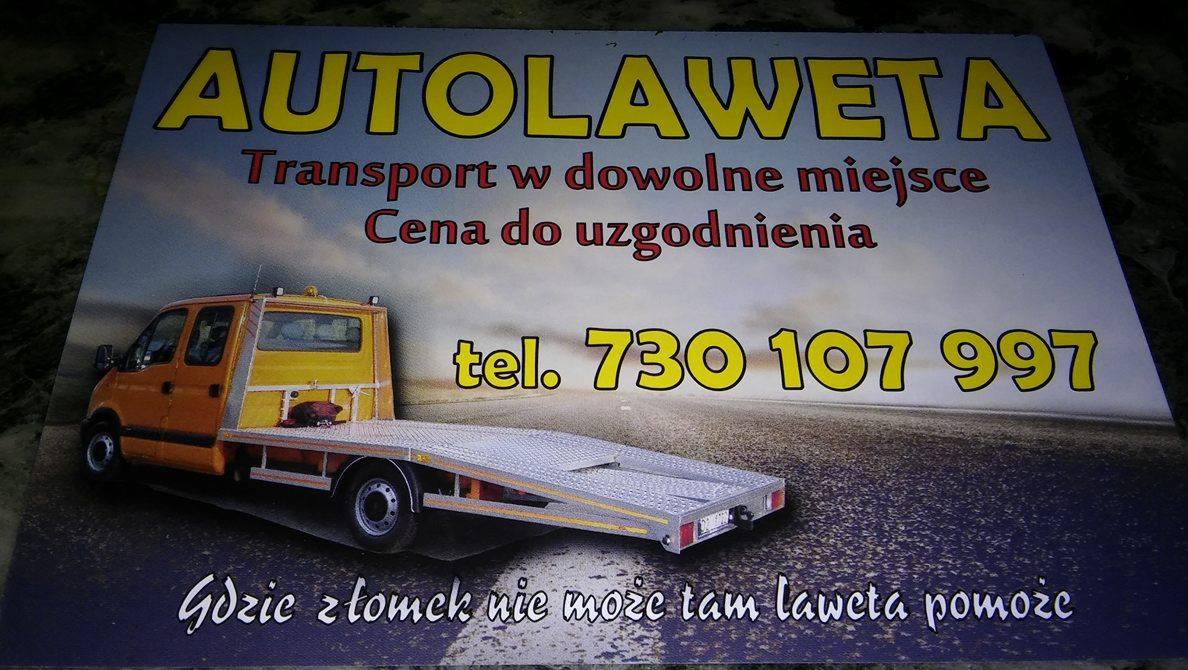 Reklama lawety z żółtym pojazdem na tle drogi i hasłem 'Gdzie złomek nie może, tam laweta pomoże' oraz numerem telefonu 730 107 997.