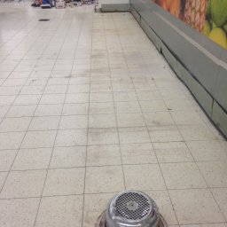 STONAX Patryk Rahn - Posadzka lastryko w trakcie szlifowania