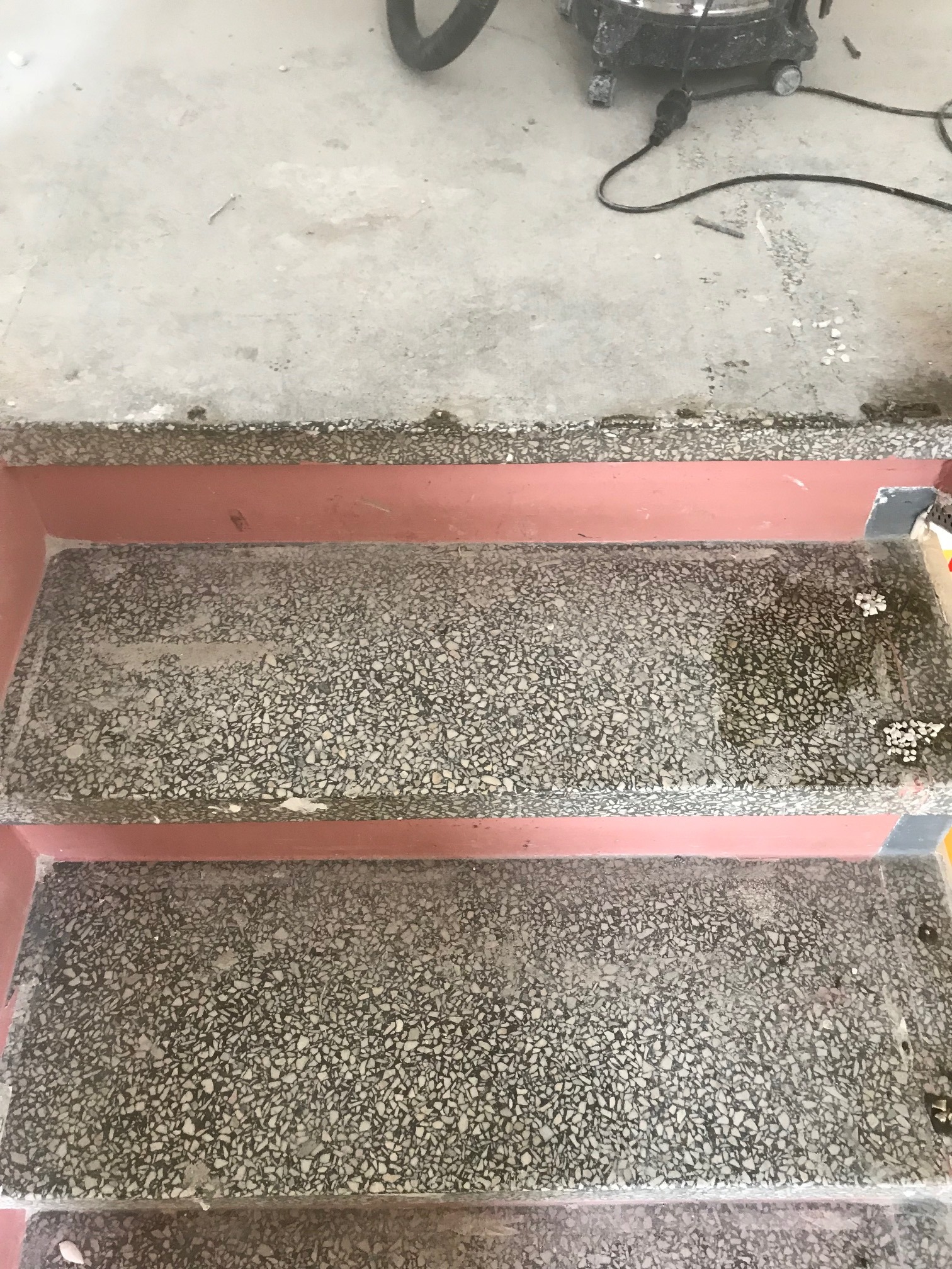 Renowacja schodów, naprawa schodów z lastryko