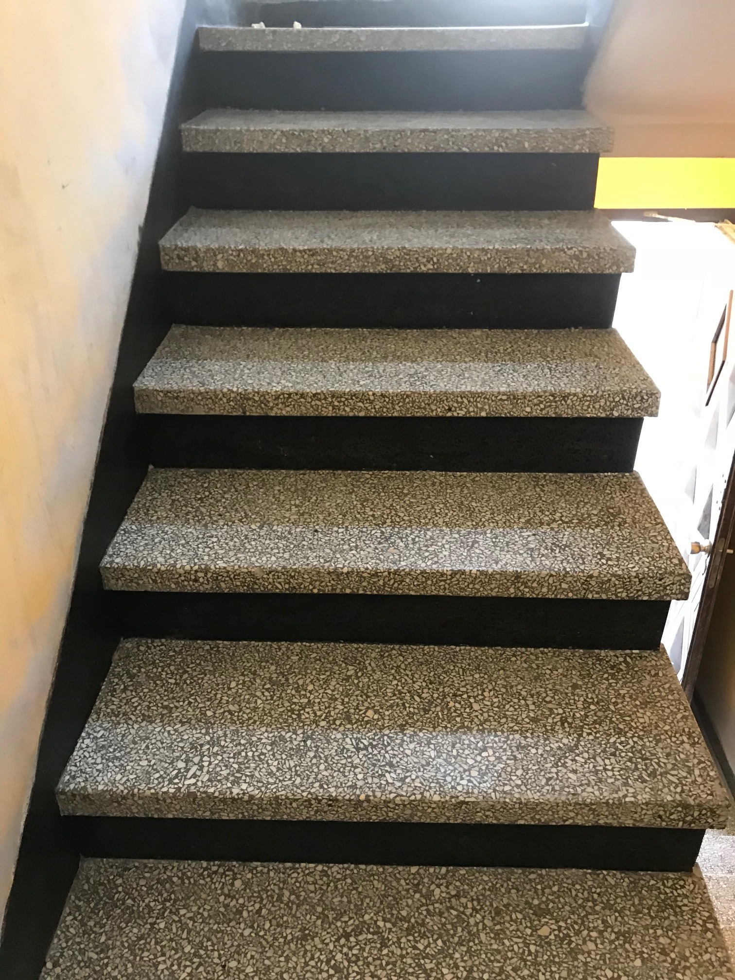 Schody z lastryko po naprawie lastryko