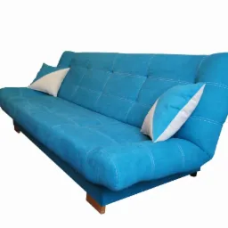 Turkusowa sofa rozkładana z dwoma białymi poduszkami w kształcie trójkąta, widoczne drewniane nóżki, na białym tle.