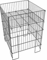 Metalowy kosz zgrzewany o kwadratowej podstawie i zwężającym się ku górze kształcie, wykonany z drutu, widoczny na białym tle.