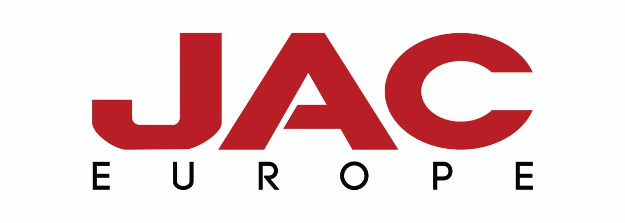 Czerwone logo JAC Europe na białym tle. Nazwa firmy zapisana dużymi, pogrubionymi literami. Prosty, nowoczesny design.